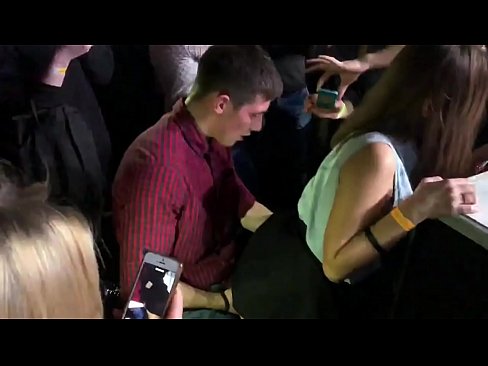 ❤️ Echte seks yn in Russyske nachtclub. 18-jierrich Russysk famke yn 'e anus en fagina neukt yn in nachtclub Porno by ús fy.hqpornvideos.ru ❤